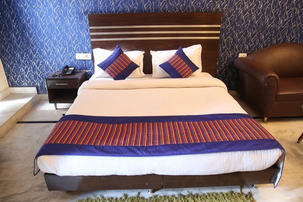 Hotel Mandakini Palace Delhi  Rum bild