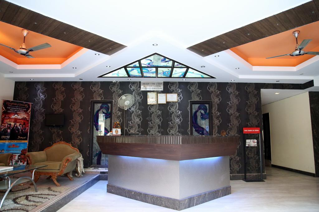 Hotel Mandakini Palace Delhi  Rum bild