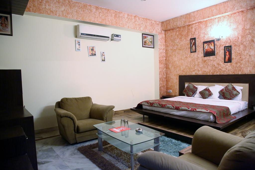 Hotel Mandakini Palace Delhi  Rum bild