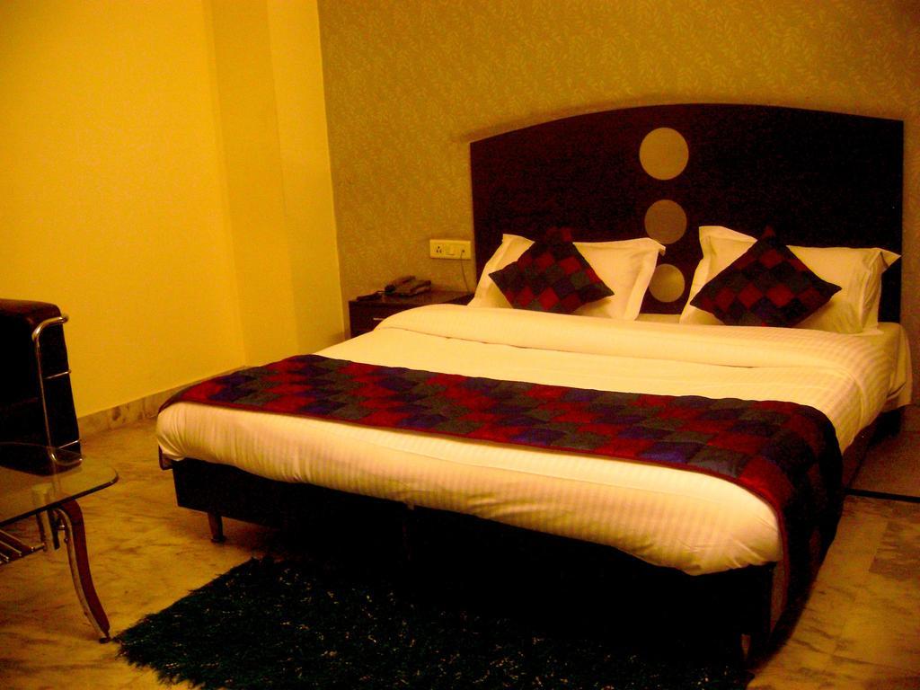 Hotel Mandakini Palace Delhi  Rum bild