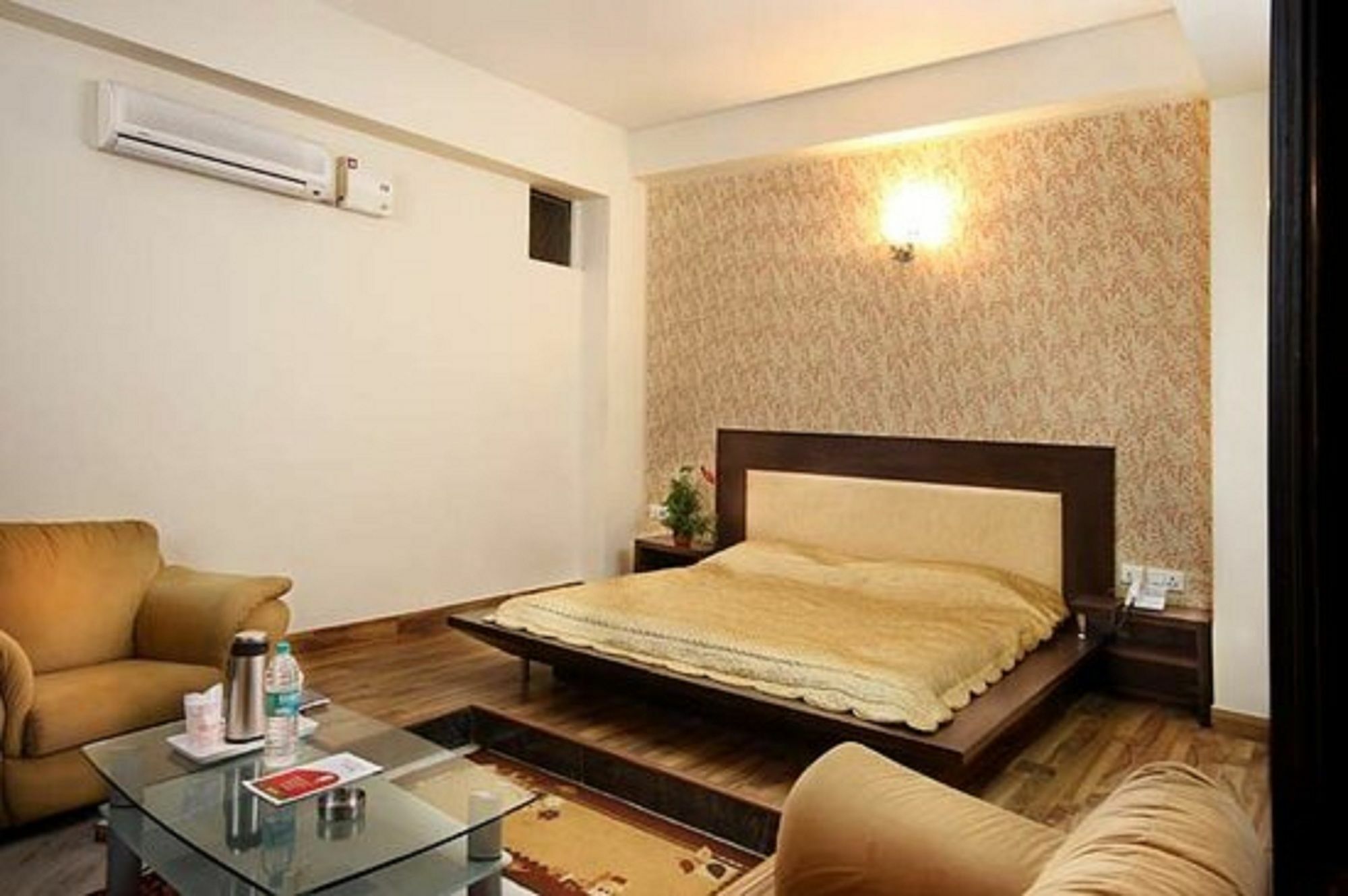Hotel Mandakini Palace Delhi  Rum bild